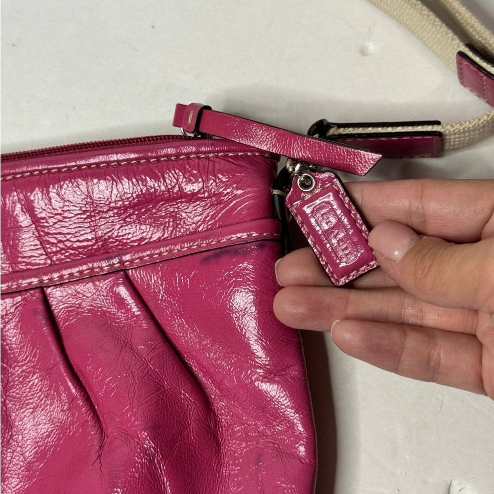 COACH Pink Patent Leather SOHO Swing Pack Purse Crossbody -very good condition - Picture 2 of 9